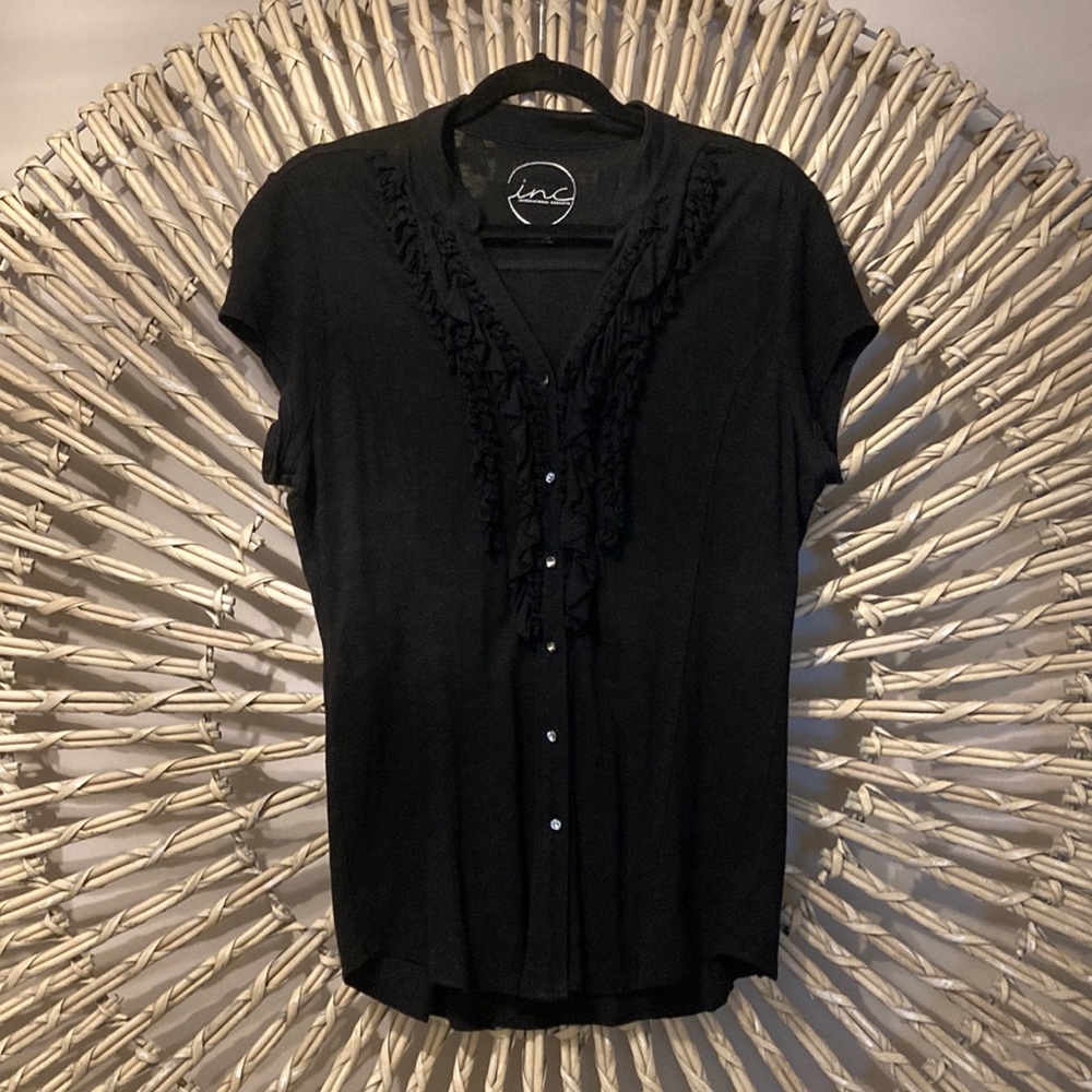 Women’s INC shortsleeved blouse.